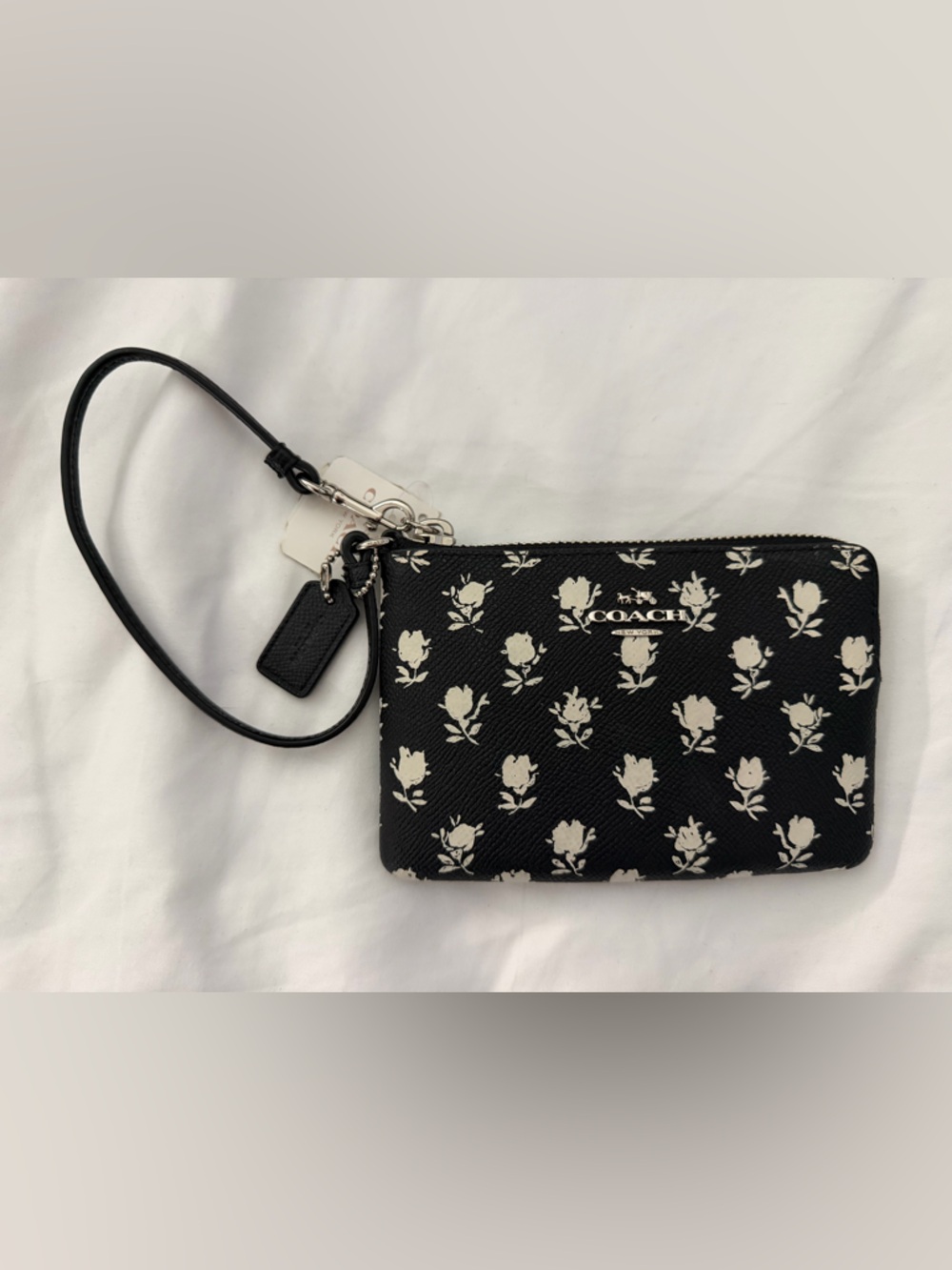 Coach - Badlands Floral Roses - Black White - Zip - Wristlet -  Wallet - Pouch
